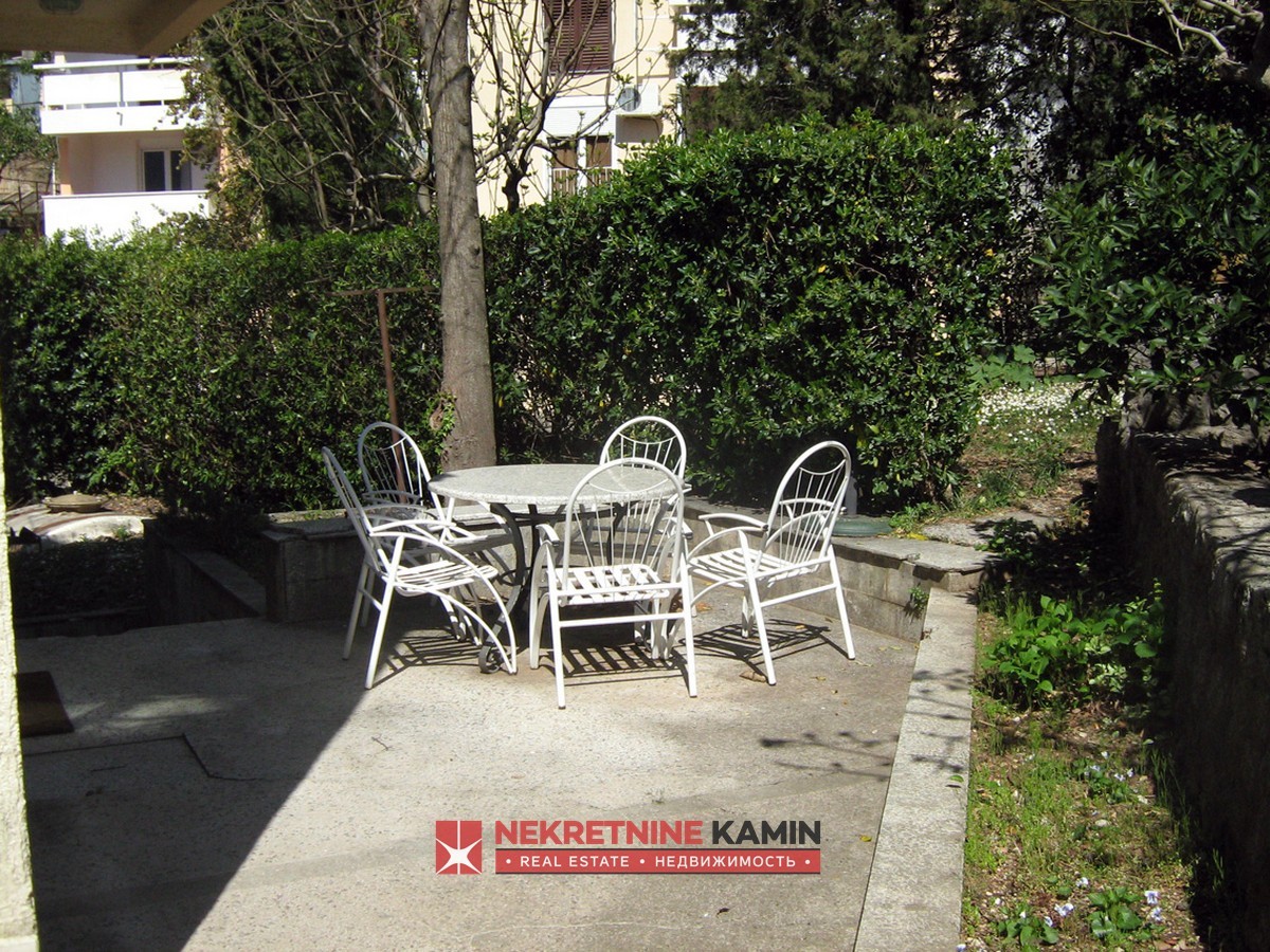 Semi-Detached House with 2 Apartments and a Large Garden, Herceg Novi